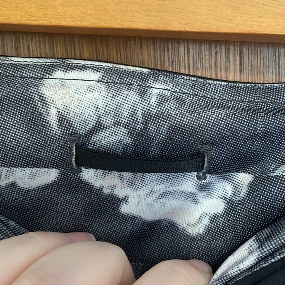 Lululemon Cropped Leggings - Picture 11 of 12